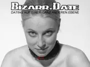 Frau sucht die bizarre Liebe.