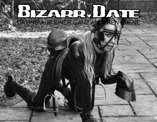 Ponyplay mit der blonden Stute aus Winsen Blondine im Ponyplay Kostüm.